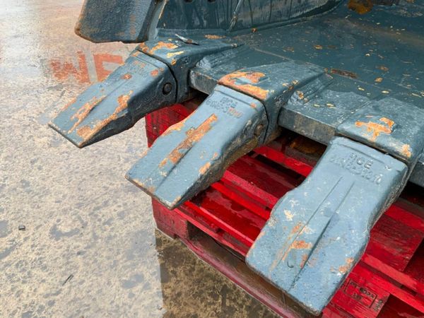 UNUSED 48" HYUNDAI BUCKET....70mm..........266pf. 380507329