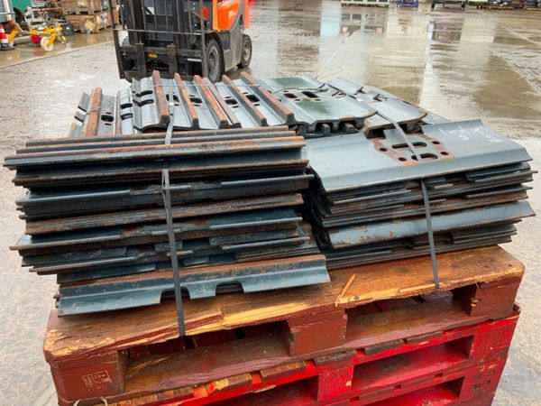 UNUSED 600mm TRACK SHOES / PADS........289pf. 380507333