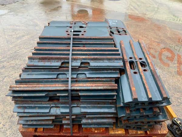 UNUSED 600mm TRACK SHOES / PADS........289pf. 380507336