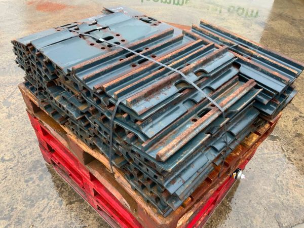 UNUSED 600mm TRACK SHOES / PADS........289pf. 380507337