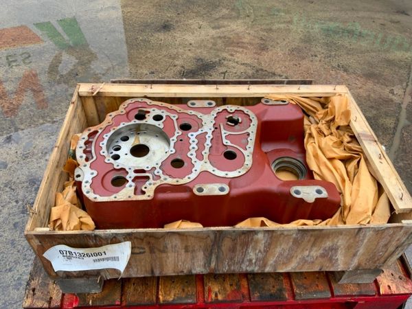 UNUSED CASE 521 / 621 LOADER TRANSMISSION. 380537842