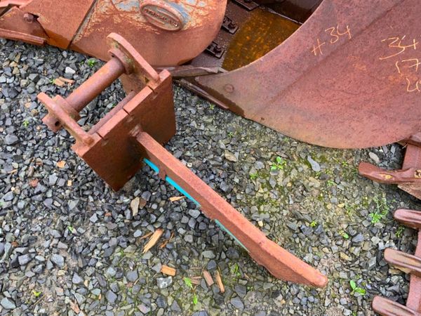 Mole plough 380639484