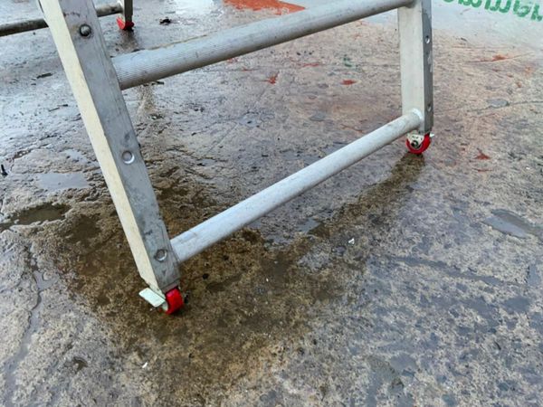 POP UP ALUMINIUM PODIUM PLATFORM........ 380702542