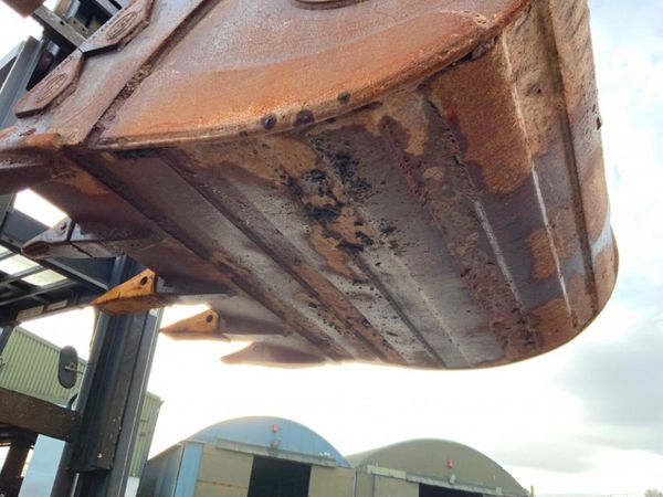 48" STRICKLAND BUCKET...65mm PINS......1014t. 380727558