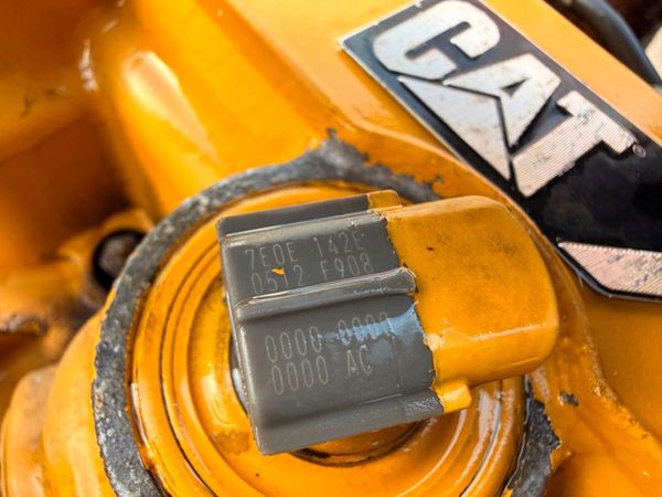 2 X CAT ENGINES ..... 3.3B......spares or repairs 380855982