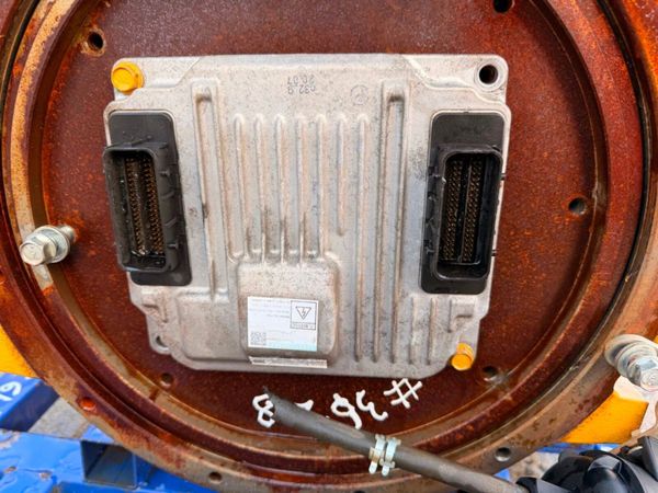 2 X CAT ENGINES ..... 3.3B......spares or repairs 380855984