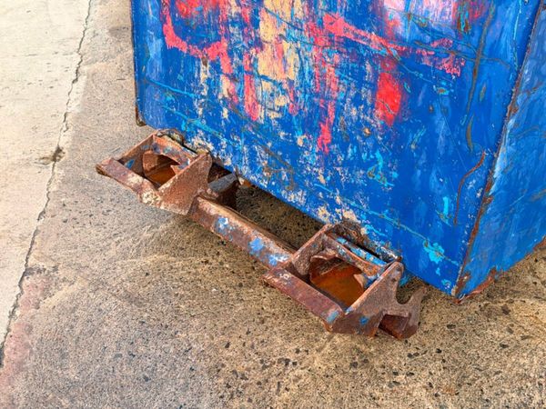 TELEPORTER / TELEHANDLER TIPPING SKIP....092 380856071