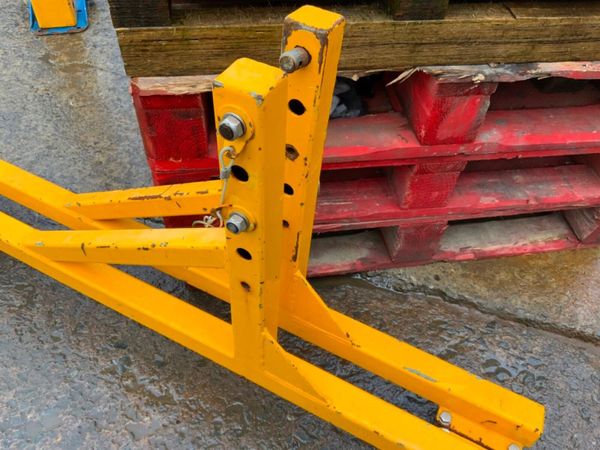 TELESCOPIC SUPPORT FRAME / LEGS............4040. 380856141