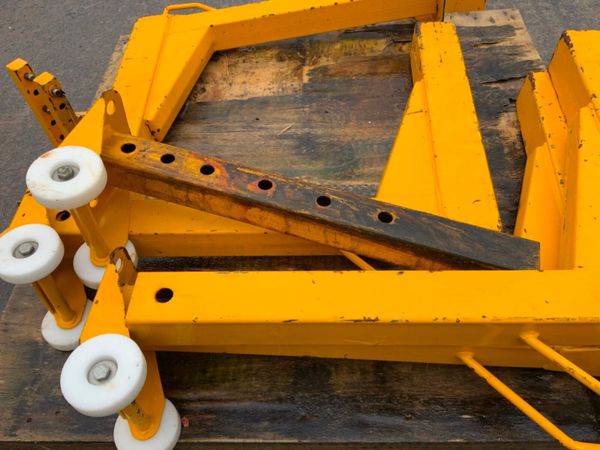 TELESCOPIC SUPPORT FRAME / LEGS............4040. 380856144