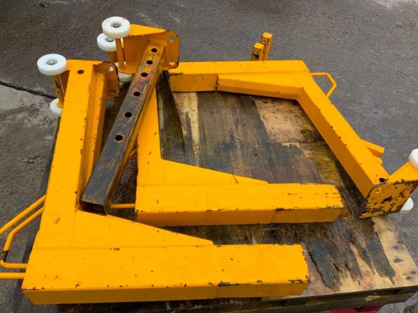 TELESCOPIC SUPPORT FRAME / LEGS............4040. 380856145