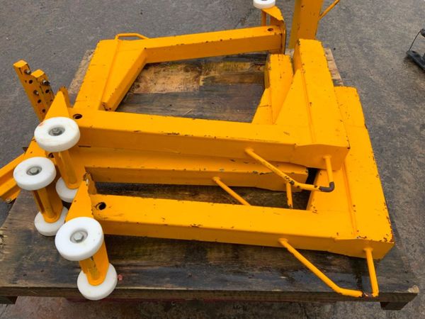 TELESCOPIC SUPPORT FRAME / LEGS............4040. 380856146