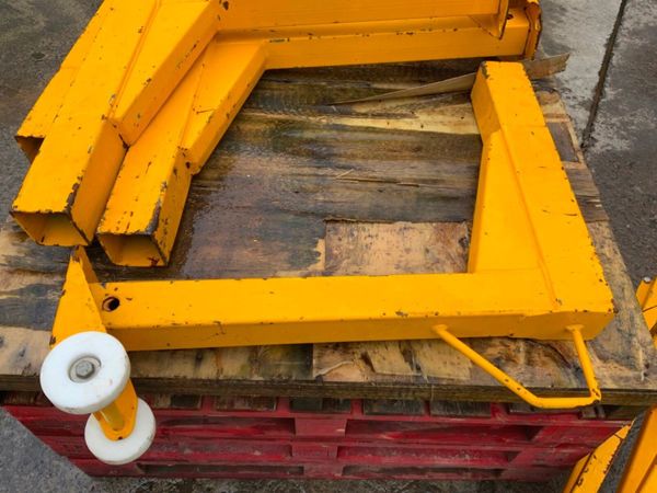 TELESCOPIC SUPPORT FRAME / LEGS............4040. 380856148