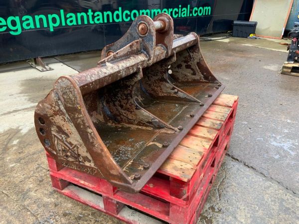 60" RHINOX GRADING BUCKET.....60mm PINS......661v. 380856104