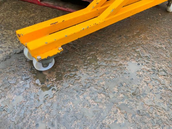 TELESCOPIC SUPPORT FRAME / LEGS............4040. 380856139