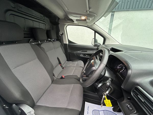 2021 Citroen Berlingo - 101kms/  Inc Vat price 380857727