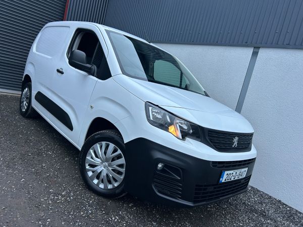 2020 Peugeot Partner 99km / Professional model 380870795