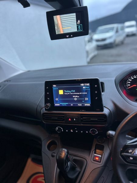 2020 Peugeot Partner 99km / Professional model 380870812