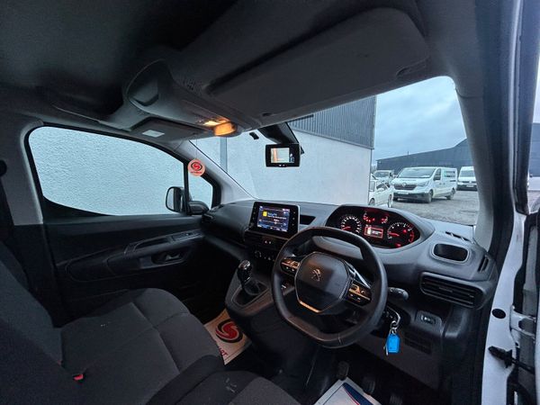 2020 Peugeot Partner 99km / Professional model 380870827