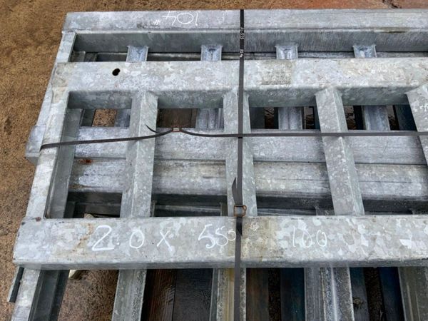UNUSED GALVANISED LOADING RAMPS...104 380800017