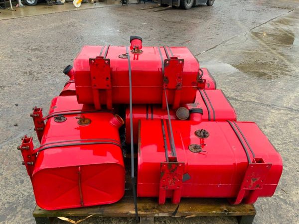 100lts FUEL TANKS. CRADLE & STRAPS............47R 380800026