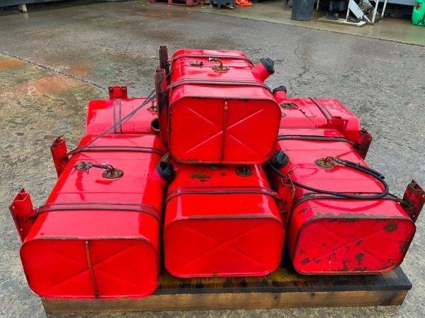 100lts FUEL TANKS. CRADLE & STRAPS............47R 380800028