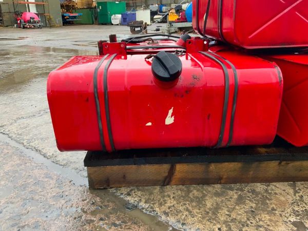 100lts FUEL TANKS. CRADLE & STRAPS............47R 380800031