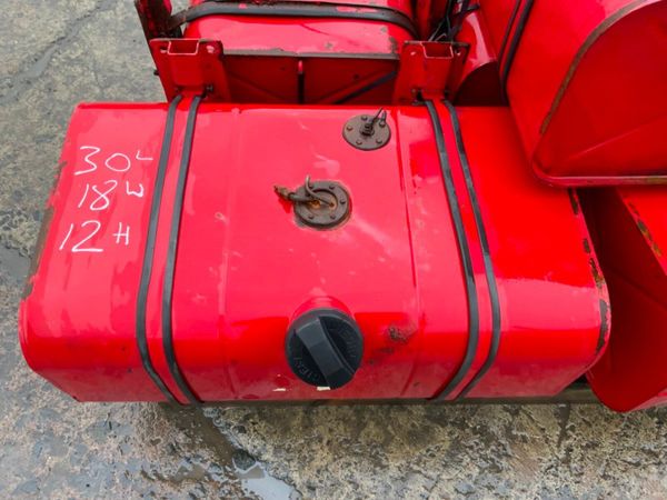 100lts FUEL TANKS. CRADLE & STRAPS............47R 380800032