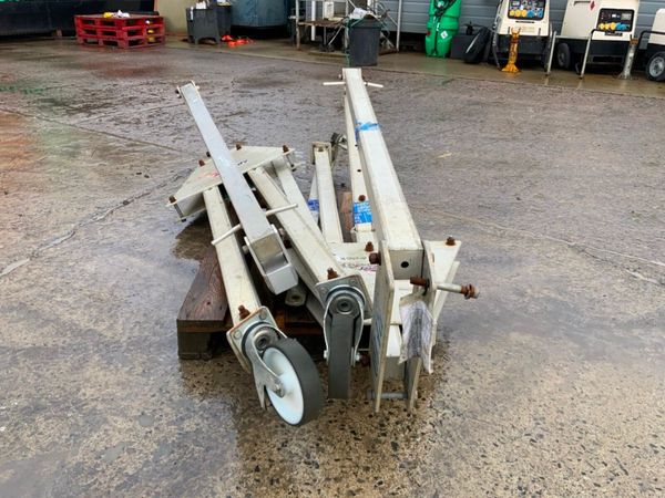 ALUMINIUM MOBILE / PORTABLE GANTRY.......3547. 380805450