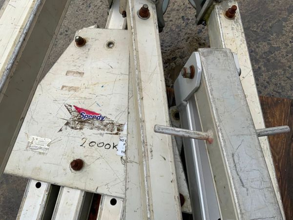 ALUMINIUM MOBILE / PORTABLE GANTRY.......3547. 380805454