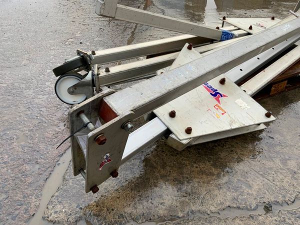 ALUMINIUM MOBILE / PORTABLE GANTRY.......3547. 380805457