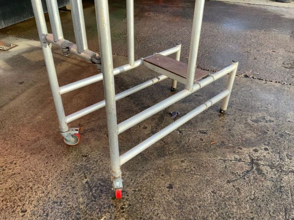 ALUMINIUM PODIUM ACCESS PLATFORM.......2620. 380805469