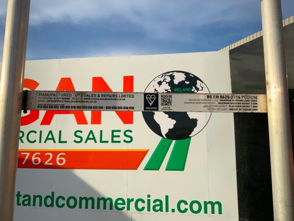 ALUMINIUM PODIUM ACCESS PLATFORM.......2620. 380805471