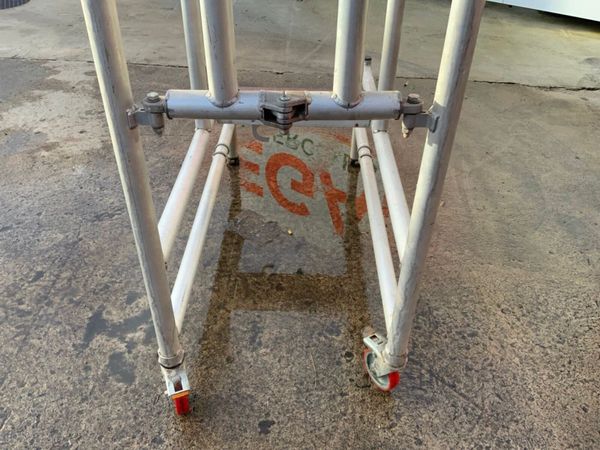 ALUMINIUM PODIUM ACCESS PLATFORM.......2620. 380805472