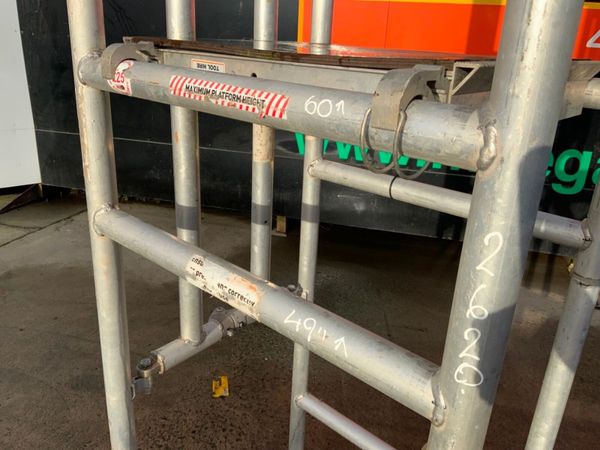 ALUMINIUM PODIUM ACCESS PLATFORM.......2620. 380805474