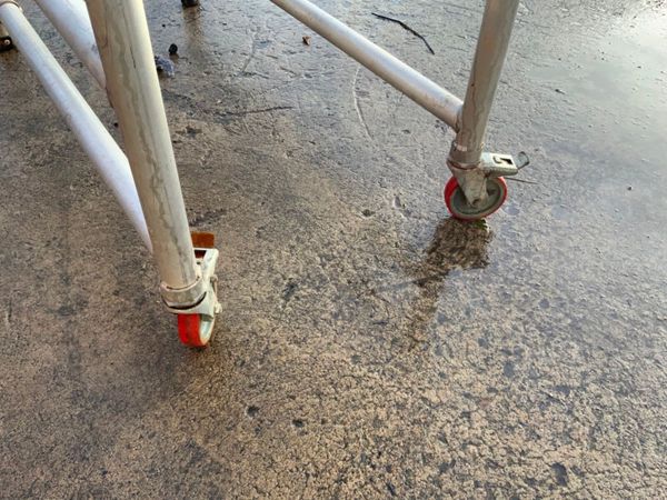 ALUMINIUM PODIUM ACCESS PLATFORM.......2620. 380805475