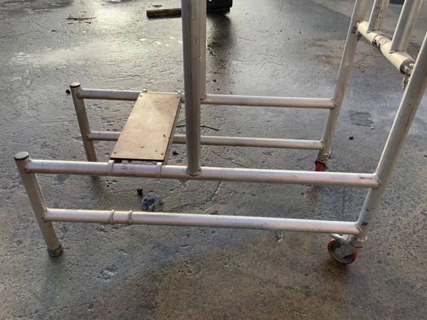 ALUMINIUM PODIUM ACCESS PLATFORM.......2620. 380805476