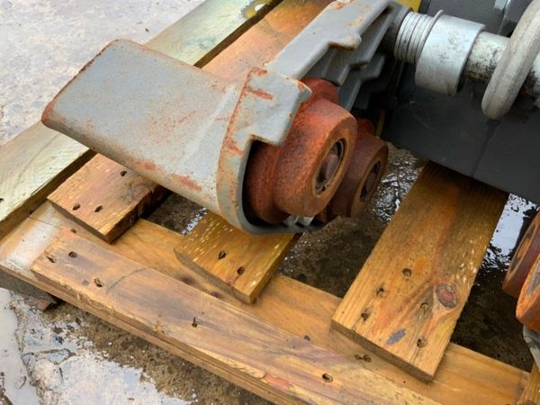 GIS  WORKSHOP CHAIN HOIST....GANTRY WINCH. 380819418