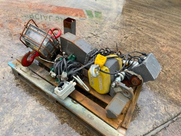 GIS  WORKSHOP CHAIN HOIST....GANTRY WINCH. 380819419