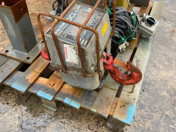 GIS  WORKSHOP CHAIN HOIST....GANTRY WINCH. 380819422