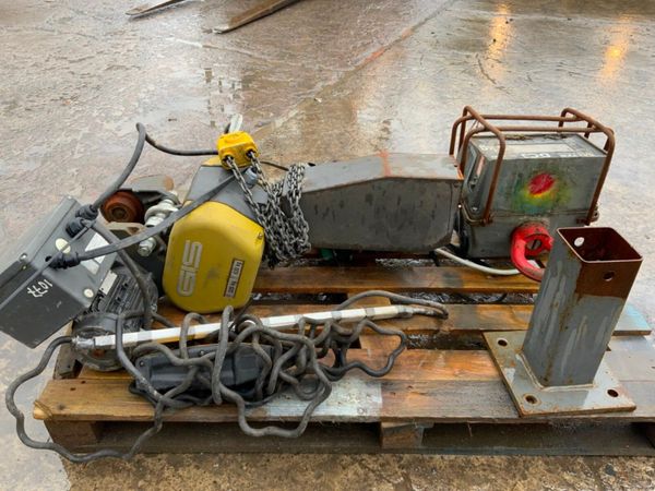 GIS  WORKSHOP CHAIN HOIST....GANTRY WINCH. 380819426