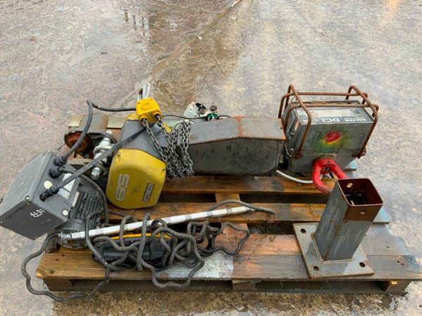 GIS  WORKSHOP CHAIN HOIST....GANTRY WINCH. 380819429