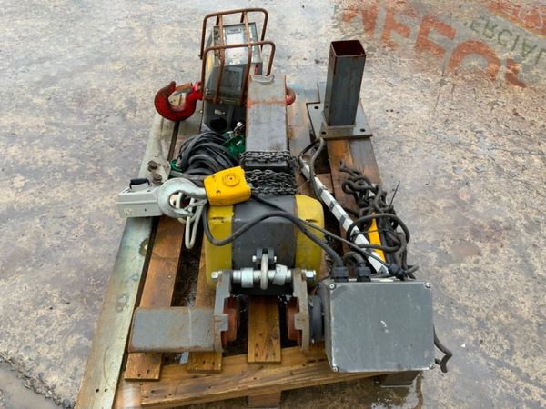 GIS  WORKSHOP CHAIN HOIST....GANTRY WINCH. 380819430