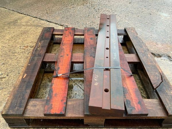 JAW CRUSHER CHEEK LINER....BLOW BAR.......598. 380819507