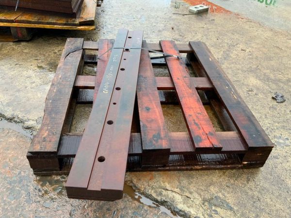 JAW CRUSHER CHEEK LINER....BLOW BAR.......598. 380819509