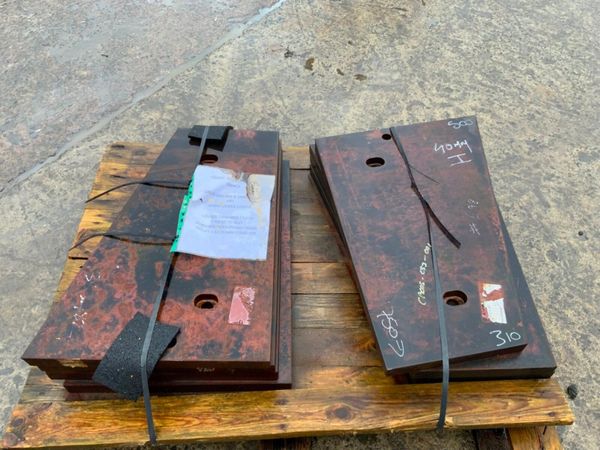 JAW CRUSHER CHEEK LINER....BLOW BAR.......598. 380819510