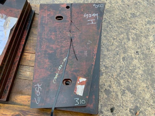 JAW CRUSHER CHEEK LINER....BLOW BAR.......598. 380819511