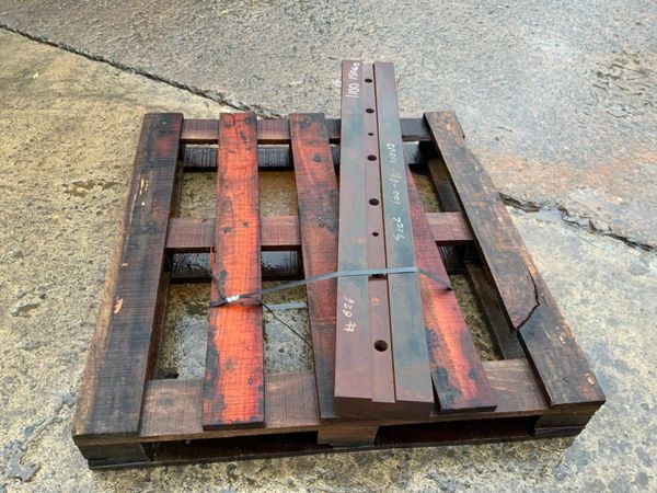 JAW CRUSHER CHEEK LINER....BLOW BAR.......598. 380819513