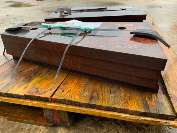 JAW CRUSHER CHEEK LINER....BLOW BAR.......598. 380819516