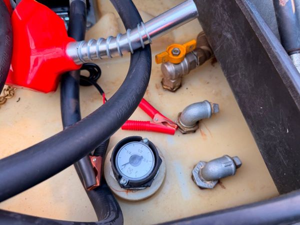 2,000 LITRE FUEL BOWSER NEW PUMP.....962 380838853