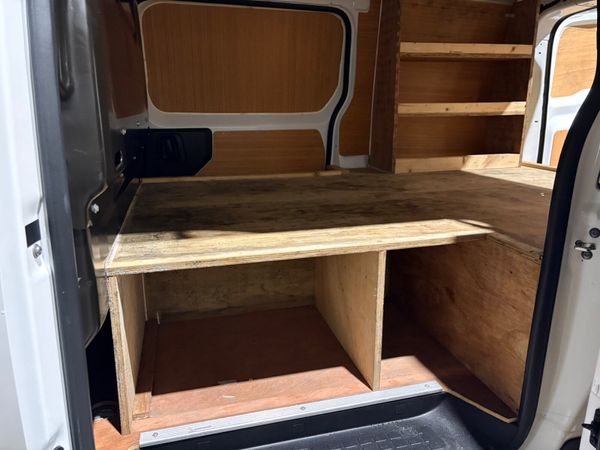 Dispatch / Expert shelfing 380970334